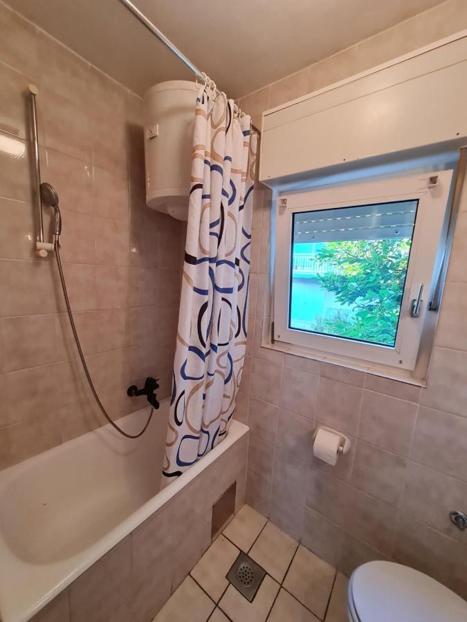 Apartma Leana