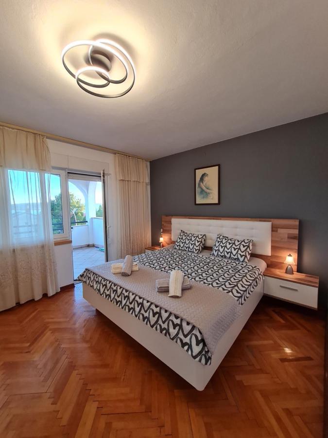 Apartma Leana
